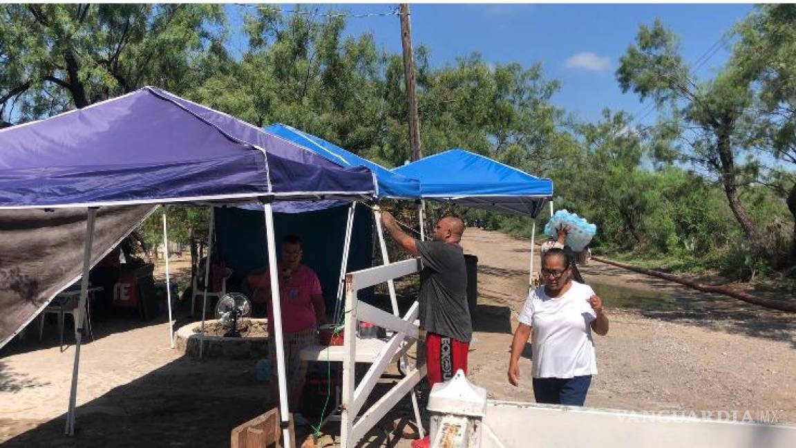 Levantan del campamento los familiares de mineros.