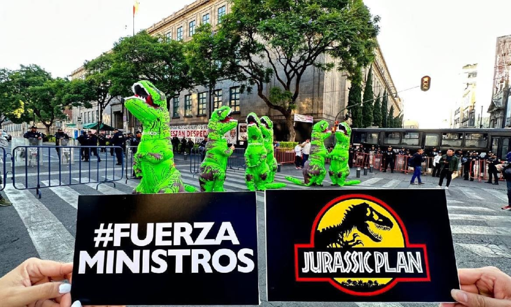 Senadora Xóchitl Gálvez se une a la lucha contra ‘los dinosaurios del pasado’ en manifestación frente a la SCJN