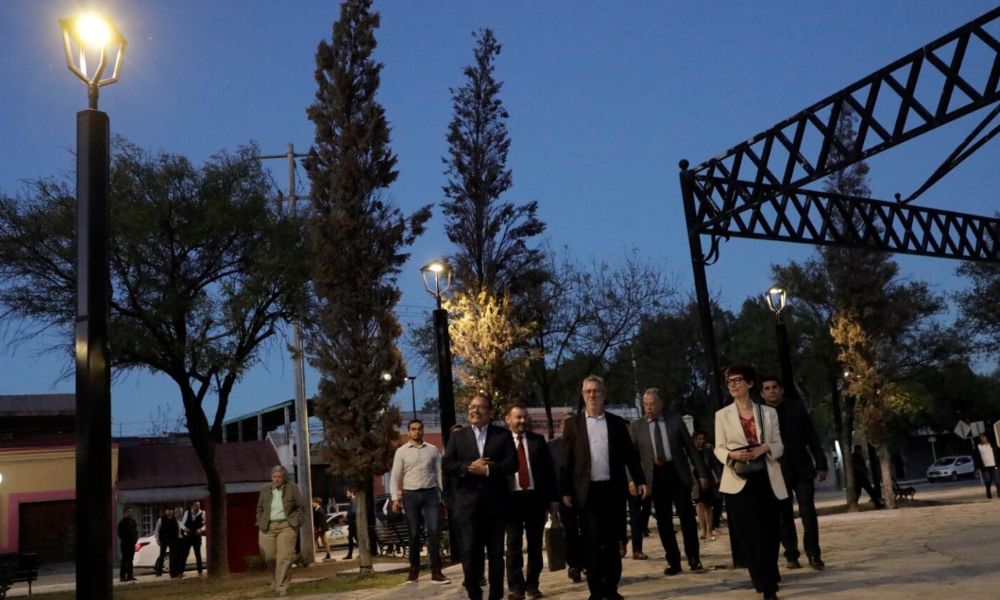 Municipio de Escobedo moderniza espacios públicos con luminarias inteligentes de energía limpia