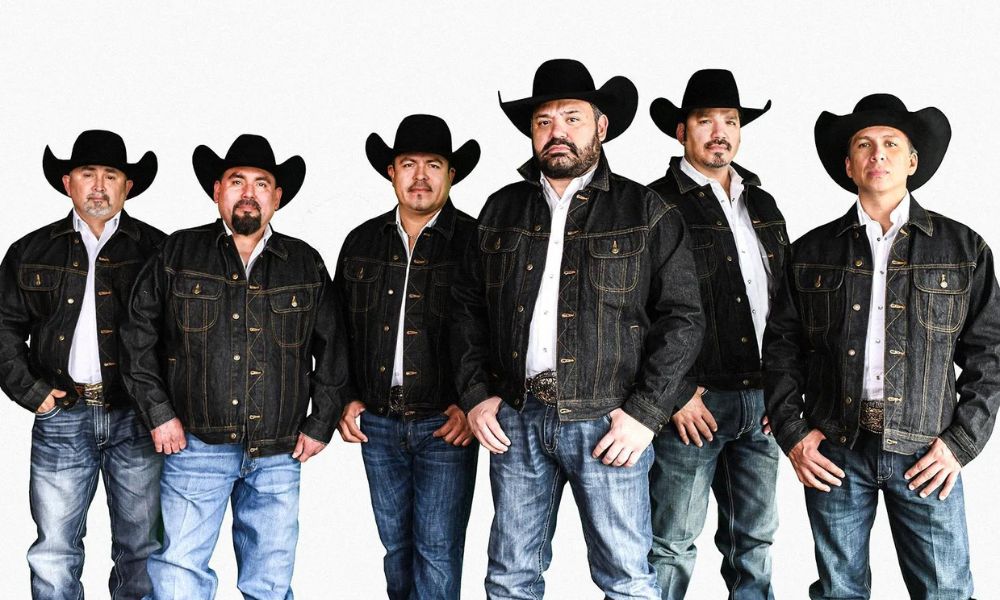 Intocable regresa al No. 1 de Regional Mexican Airplay con “Ojalá estuvieras aquí”