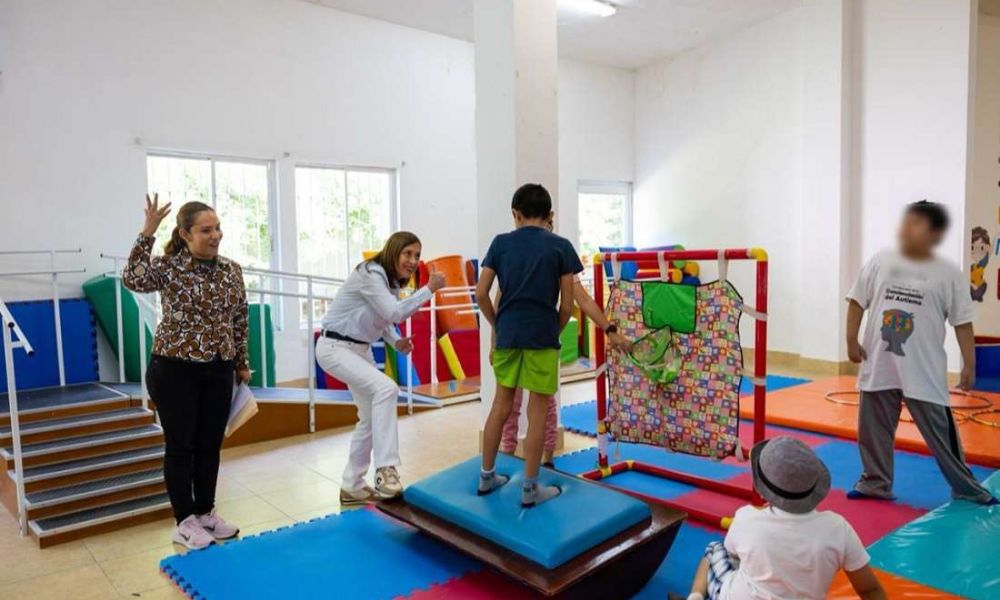 DIF Guadalupe brinda atención integral a niños con autismo en el Centro Lazos