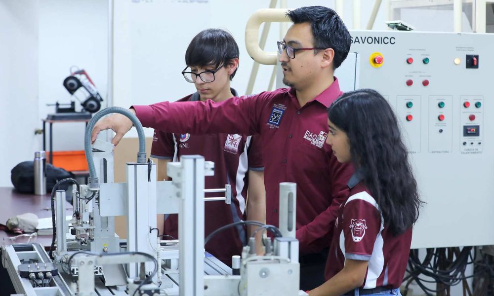 UANL implementa Bachillerato Técnico Dual en Mecatrónica