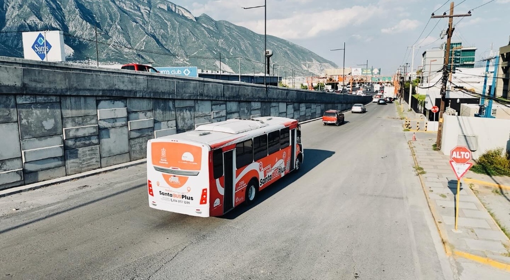 “Santa Bus”: El aliado de la seguridad para los jóvenes en Santa Catarina