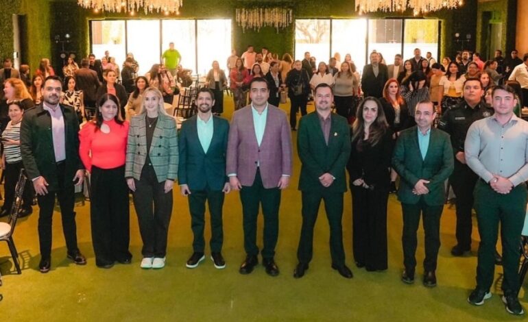 Jesús Nava reconoce a los maestros de Nuevo León por su compromiso con la educación